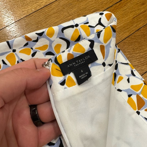 Ann Taylor Factory Yellow and White Patterned Pencil Skirt - Picture 4 of 6